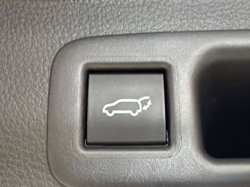 Used 2024 Toyota Highlander XLE image 20