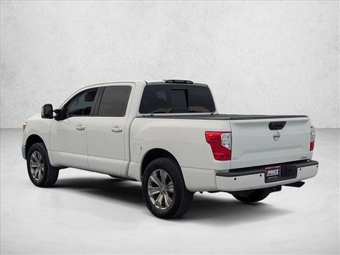 Used 2018 Nissan Titan SV w/ SV Convenience Package AWD/4WD image 8