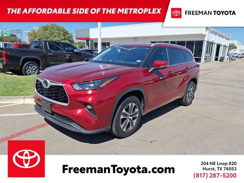 Used 2024 Toyota Highlander LE image 1