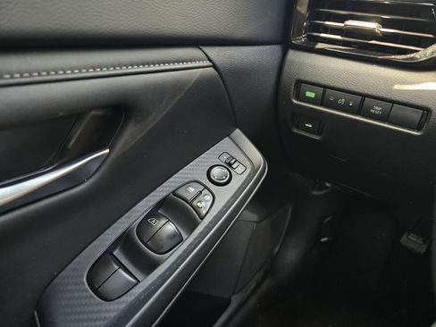 Used 2024 Nissan Sentra SV FWD image 22