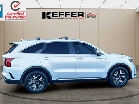 Used 2022 Kia Sorento S image 6