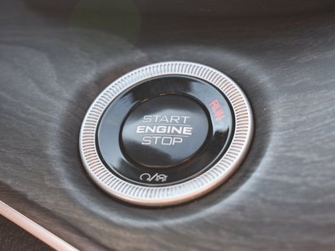 Used 2025 Jeep Grand Cherokee Limited RWD image 29