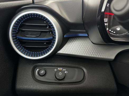 Used 2025 Chevrolet Trax LS image 31