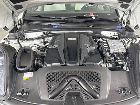 Certified 2023 Porsche Macan S w/ Premium Package Plus AWD/4WD image 37
