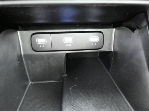 Used 2021 Kia Sorento S w/ Panoramic Sunroof Package image 4