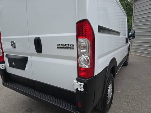 Used 2025 RAM ProMaster 2500 w/ Convenience Group FWD image 45