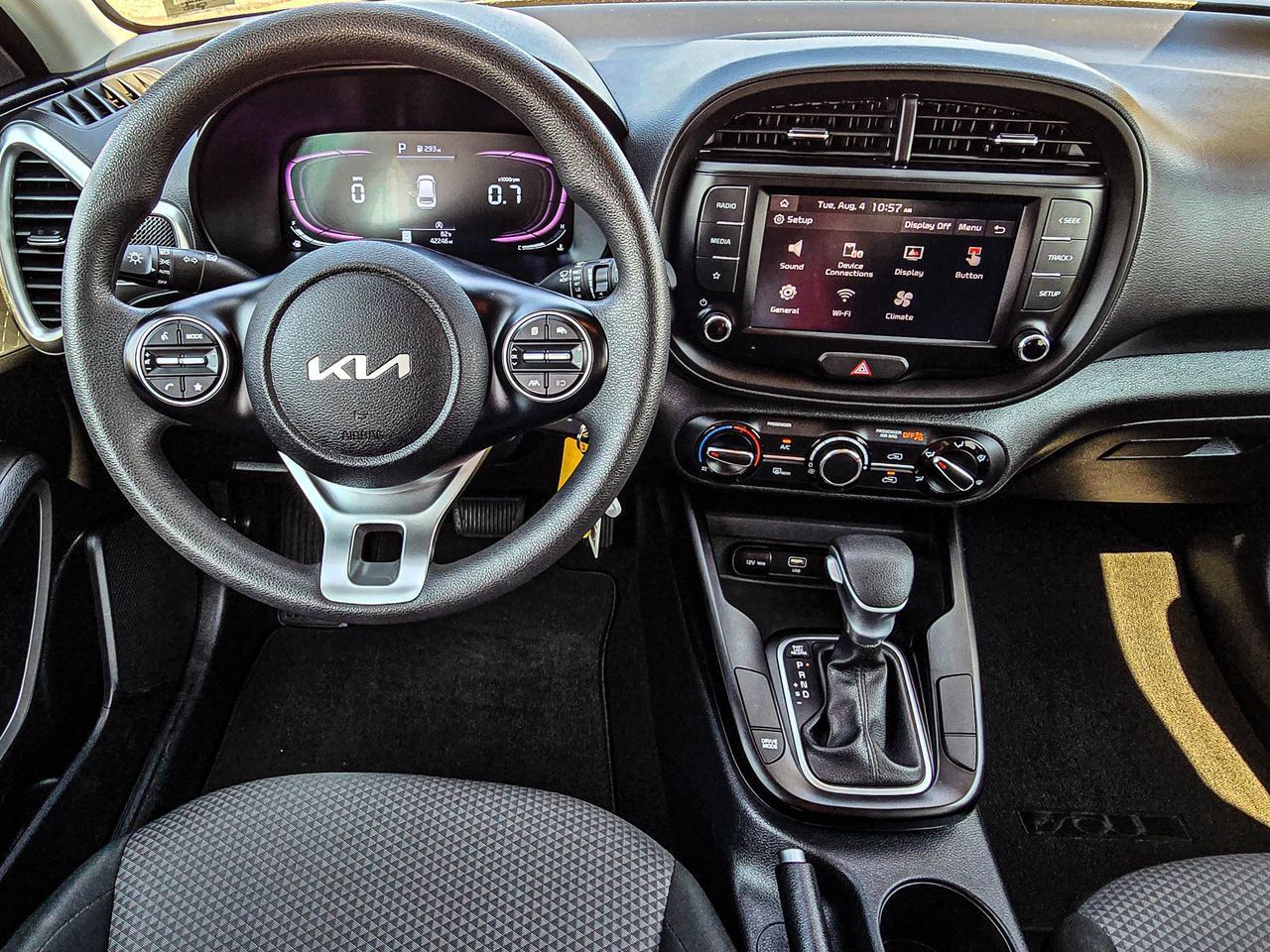 Used 2024 Kia Soul LX w/ Option Group 015 FWD image 35
