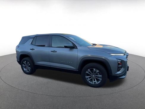 Used 2025 Chevrolet Equinox LT image 2