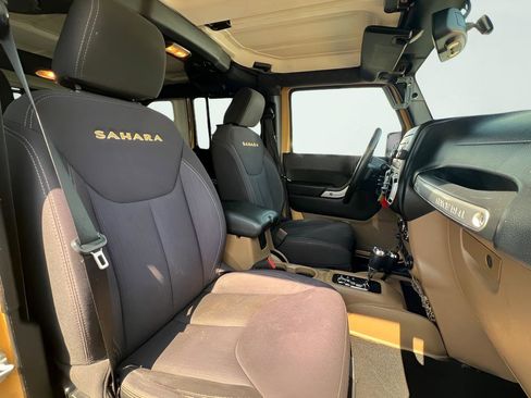 Used 2013 Jeep Wrangler Unlimited Sahara w/ Connectivity Group AWD/4WD image 26