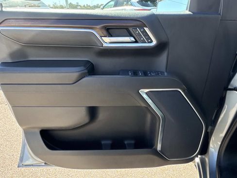 Used 2025 GMC Sierra 1500 SLT image 19