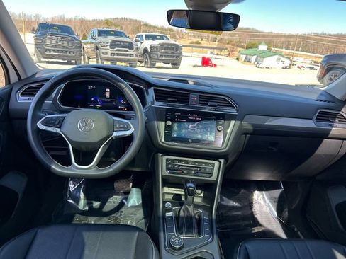 Used 2023 Volkswagen Tiguan SE image 9
