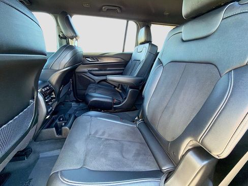 Used 2023 Jeep Grand Cherokee L Laredo image 21