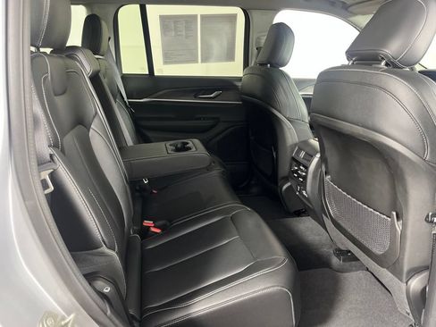 Used 2023 Jeep Grand Cherokee Limited RWD image 7