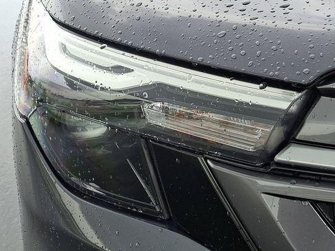 Certified 2025 Subaru Forester Premium AWD/4WD image 9