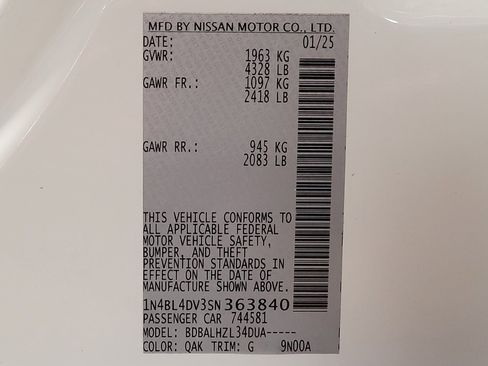 Used 2025 Nissan Altima 2.5 SV FWD image 33