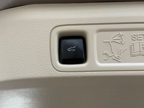 Used 2019 Lincoln Navigator Reserve AWD/4WD image 18