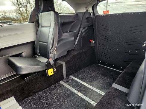 New 2026 Toyota Sienna LE FWD image 57
