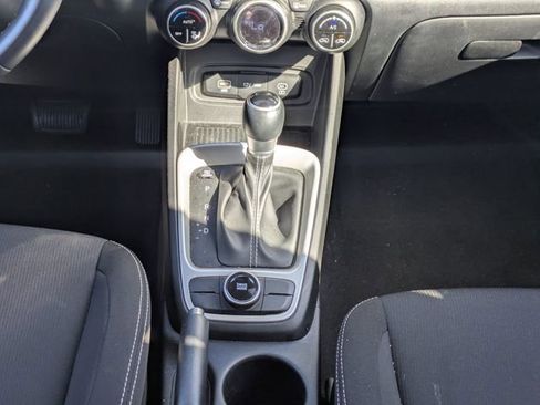 Used 2025 Hyundai Venue SEL FWD image 19
