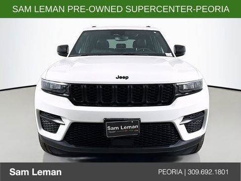 Used 2024 Jeep Grand Cherokee Altitude image 2