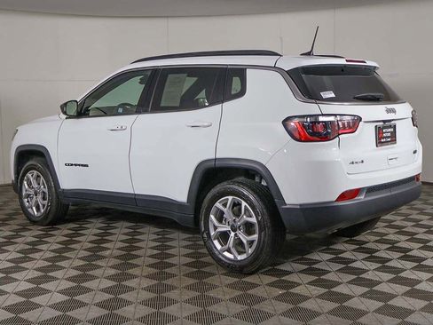 Used 2025 Jeep Compass Latitude AWD/4WD image 7