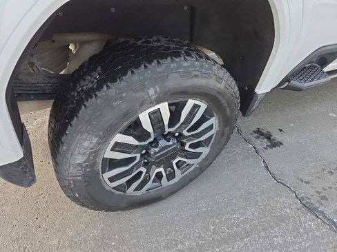 Used 2024 GMC Sierra 2500 Denali Ultimate image 9