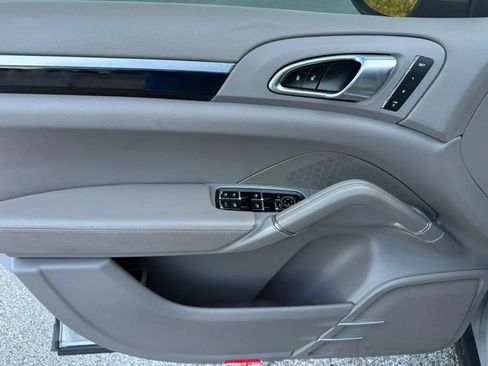 Used 2013 Porsche Cayenne AWD/4WD image 13