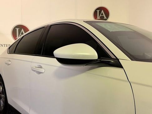 Used 2023 Honda Accord EX image 11