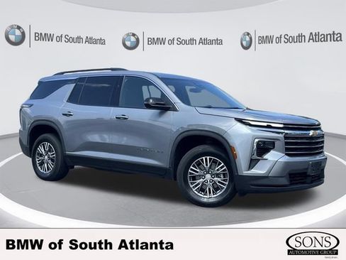 Used 2024 Chevrolet Traverse LT AWD/4WD image 1