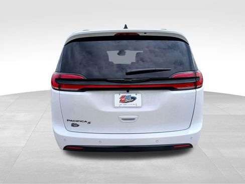 New 2026 Chrysler Pacifica Select w/ S Appearance Package FWD image 4