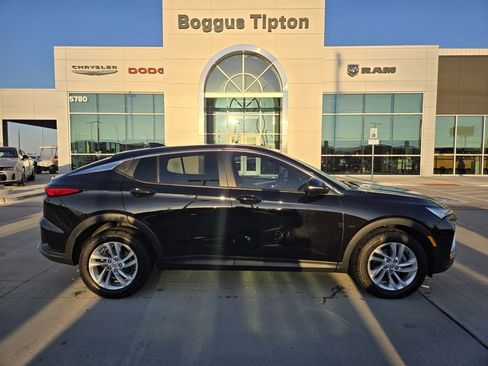 Used 2024 Buick Envista Preferred w/ Convenience I Package image 2