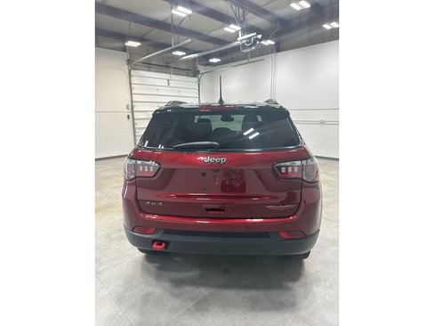 Used 2022 Jeep Compass Trailhawk w/ Trailhawk Convenience Group AWD/4WD image 5