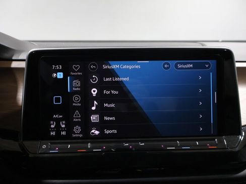 Used 2024 Volkswagen Atlas SE image 26