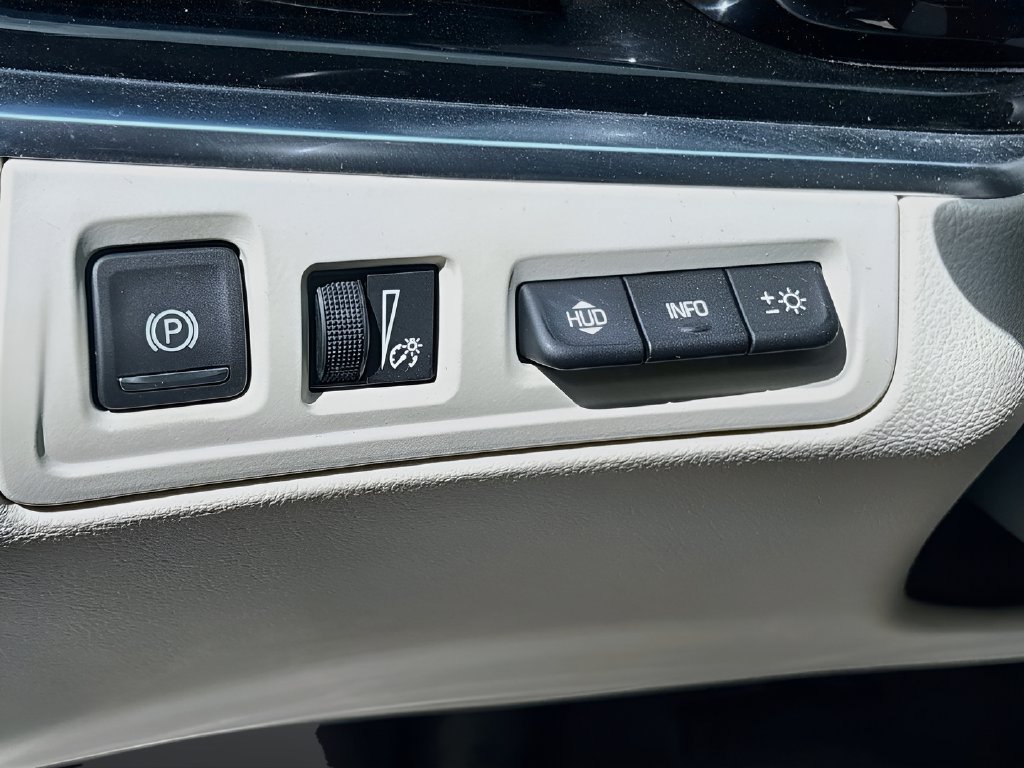 Used 2025 Cadillac XT6 Premium Luxury w/ Technology Package FWD image 10