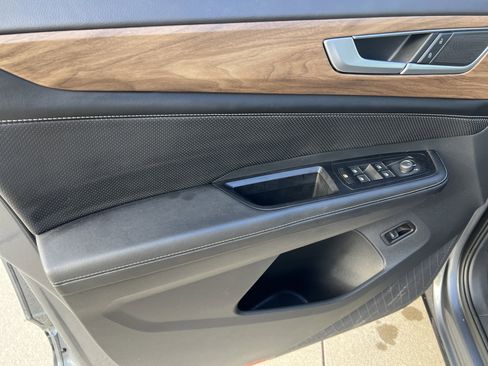 Certified 2025 Volkswagen Atlas SE image 13