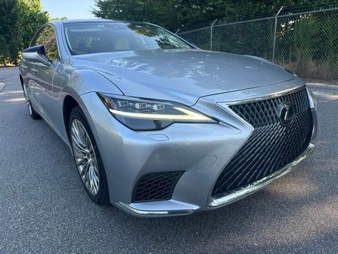 Used 2022 Lexus LS 500 RWD image 11