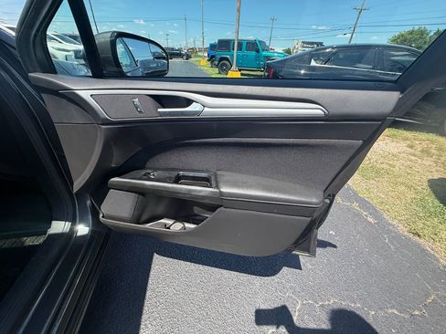 Used 2016 Ford Fusion SE FWD image 22