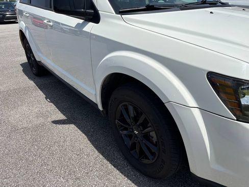 Used 2019 Dodge Journey SE w/ Connectivity Group FWD image 18