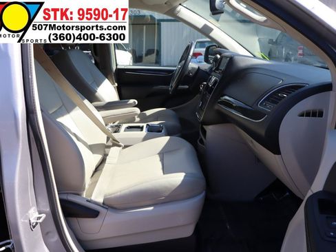 Used 2013 Chrysler Town & Country Touring FWD image 21