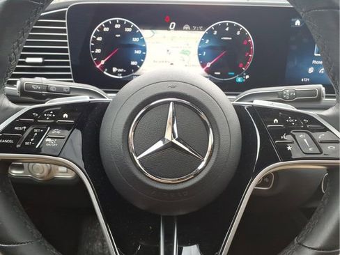 Used 2025 Mercedes-Benz GLS 450 4MATIC image 13