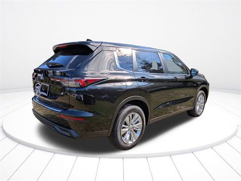 New 2025 Mitsubishi Outlander ES image 4
