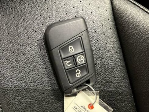 Used 2022 Volkswagen Tiguan SE AWD/4WD image 21