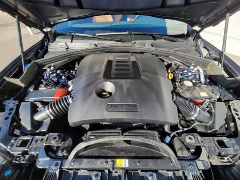 Used 2025 Jaguar F-PACE R-Dynamic S image 9