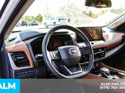 Used 2025 Nissan Rogue Platinum w/ Platinum Premium Package image 23