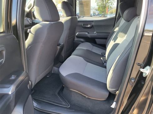 Used 2020 Toyota Tacoma TRD Sport image 11