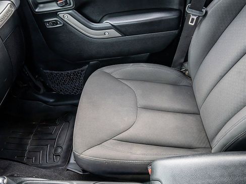 Used 2018 Jeep Wrangler Unlimited Sport S AWD/4WD image 30