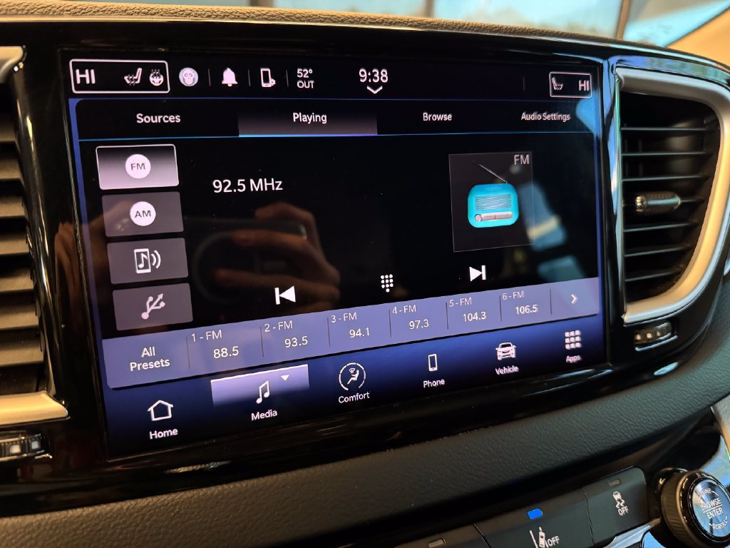 Used 2022 Chrysler Pacifica Touring-L FWD image 13