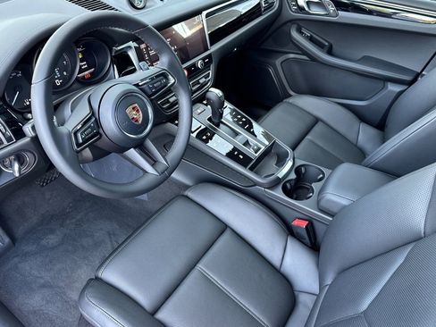 New 2026 Porsche Macan image 4