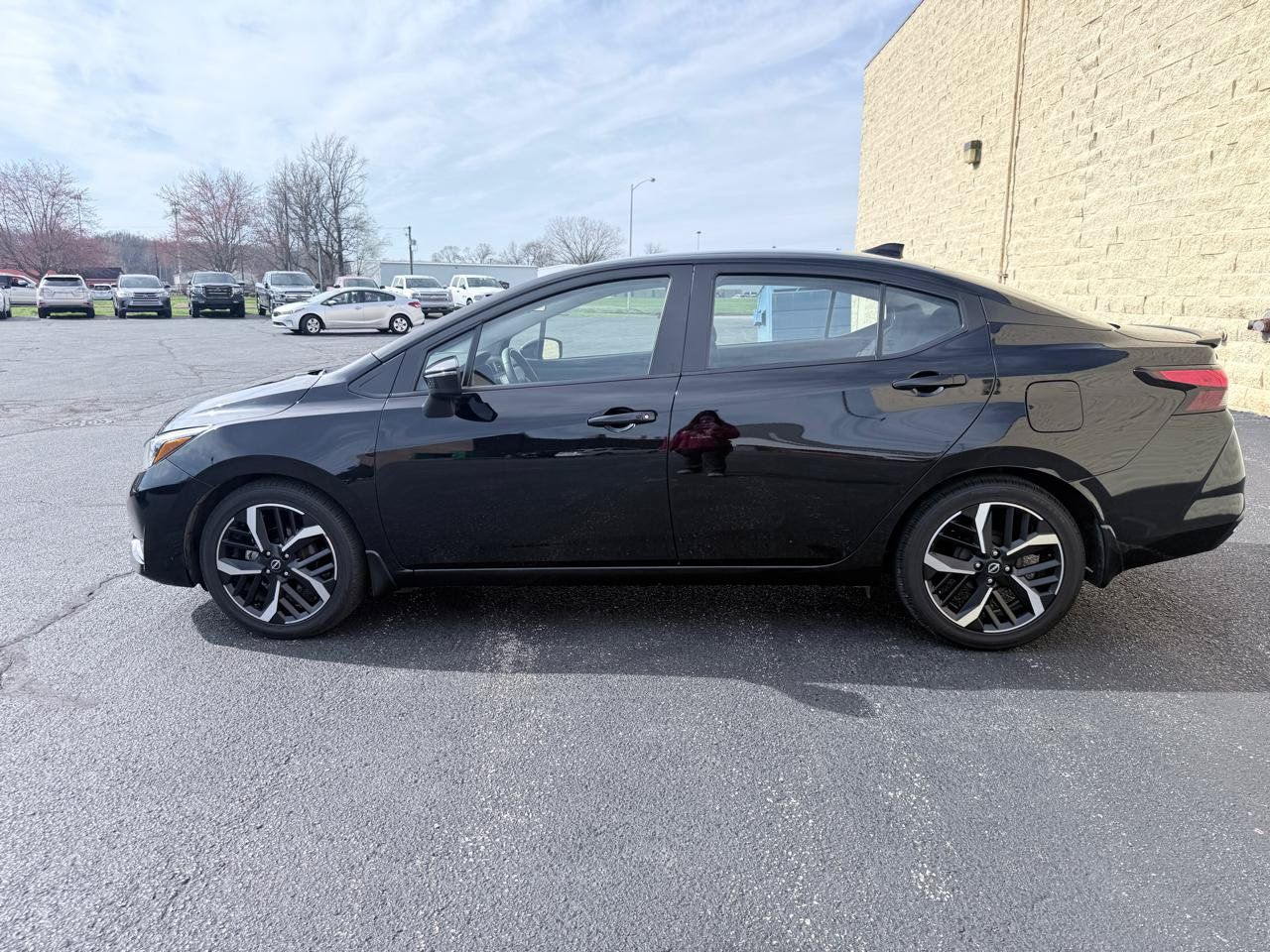 Used 2023 Nissan Versa SR w/ Trunk Package FWD image 2
