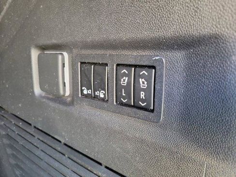 Used 2022 Chevrolet Tahoe Z71 w/ Off-Road Capability Package AWD/4WD image 9