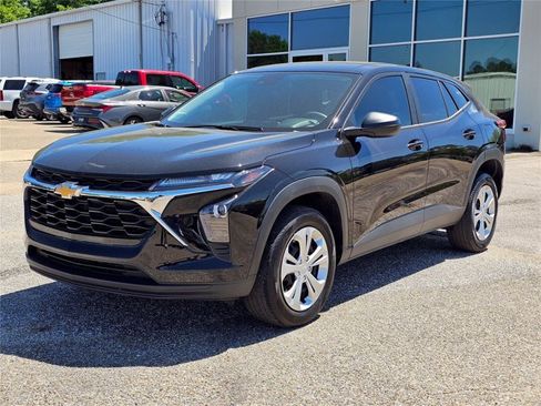 Used 2026 Chevrolet Trax LS FWD image 2